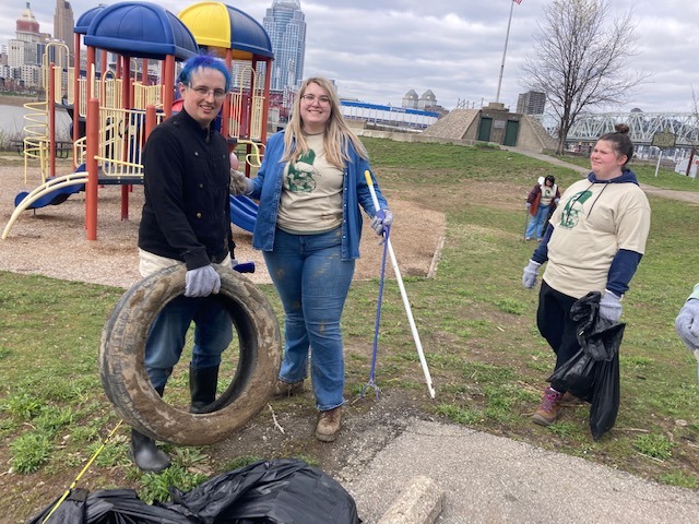 Students at Ohio River Sweep Cleanup - Spring 2024