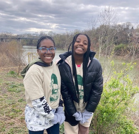 Students at Ohio River Sweep Cleanup - Spring 2024